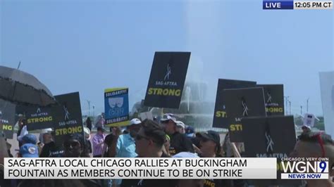SAG-AFTRA strike takes over Chicago's Buckingham Fountain